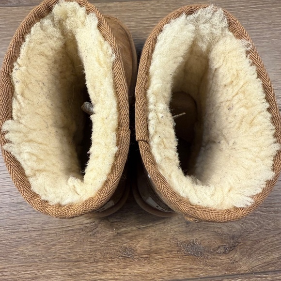 UGG Girls Short Chestnut Brown Pull-On Boots, Size 2, Fair Condition, Winter - Picture 6 of 12